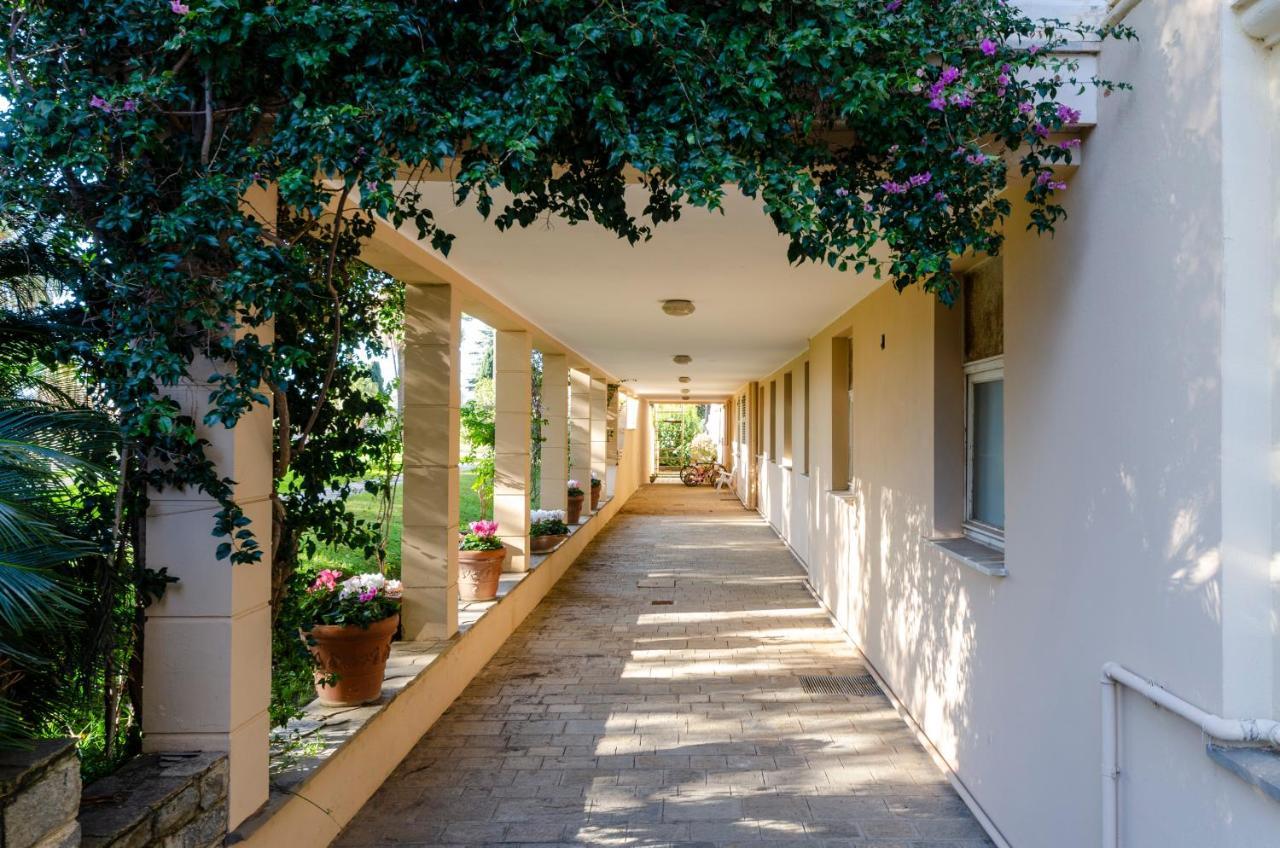 Joivy Apt For 4 With Exclusive Pool And Garden In Nervi *